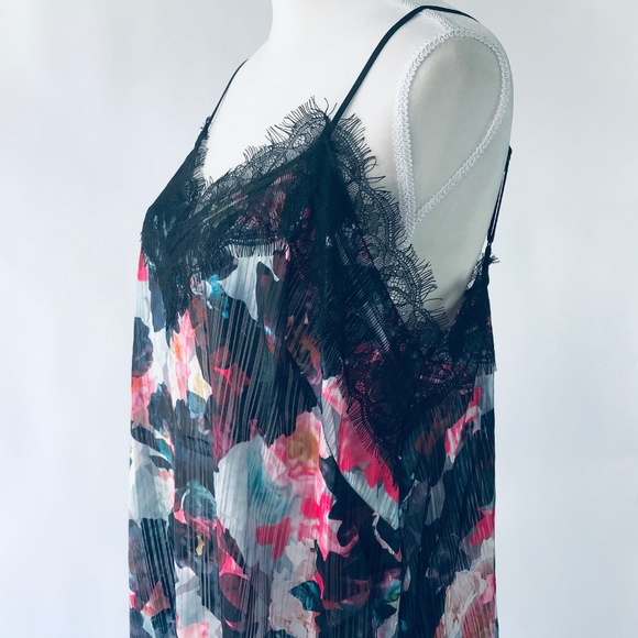 ⛔️K Lab Lace Cami Tank Top - Picture 2 of 8